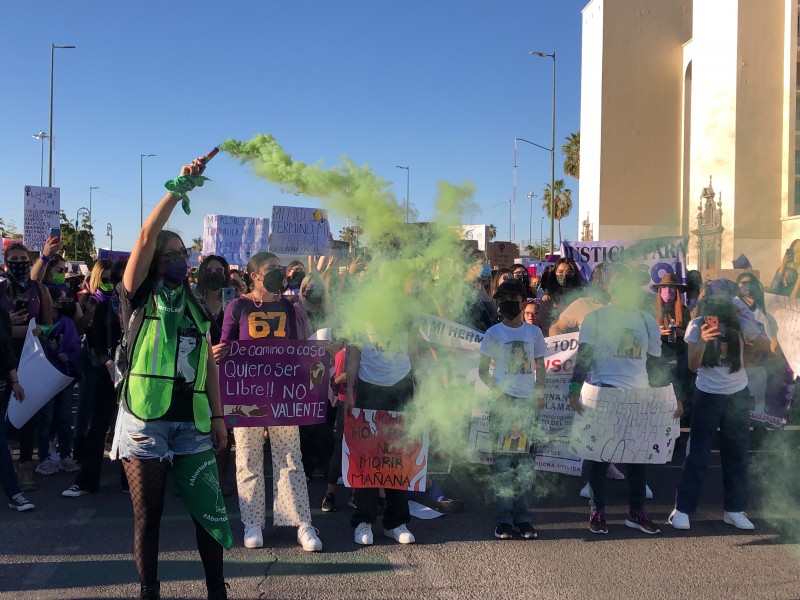 Marcha feminista en Hermosillo ‘sororizó’ a mujeres
