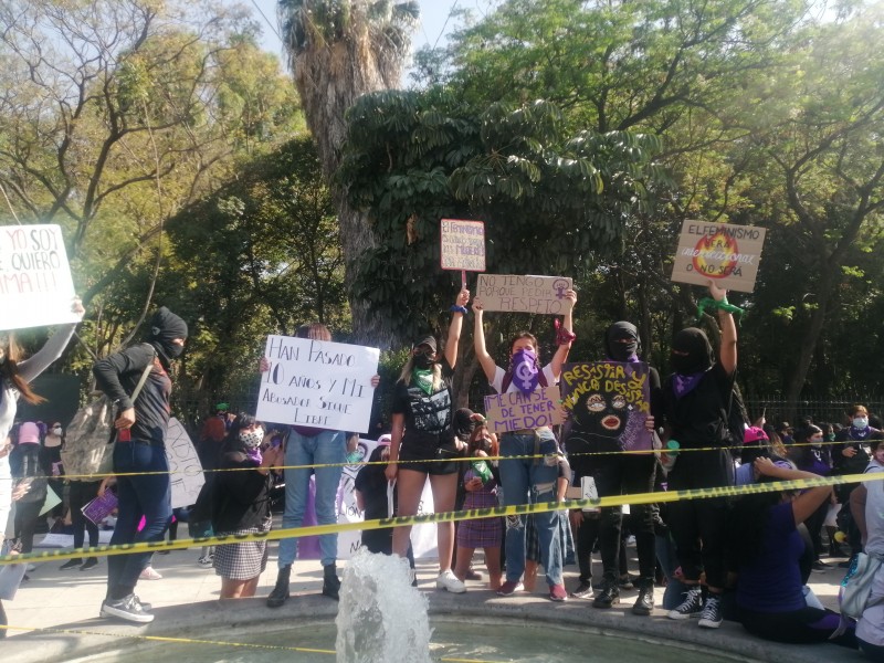 Marcha feminista en Querétaro en el marco del 8M