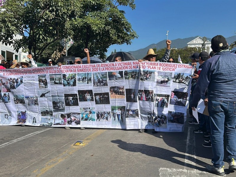 Marcha magisterio oaxaqueño para exigir justicia por actos de represión en 2006