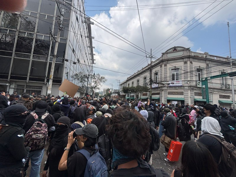 Marcha por 2 Octubre en Toluca, terminó en destrucciones, vandalismo y represiones