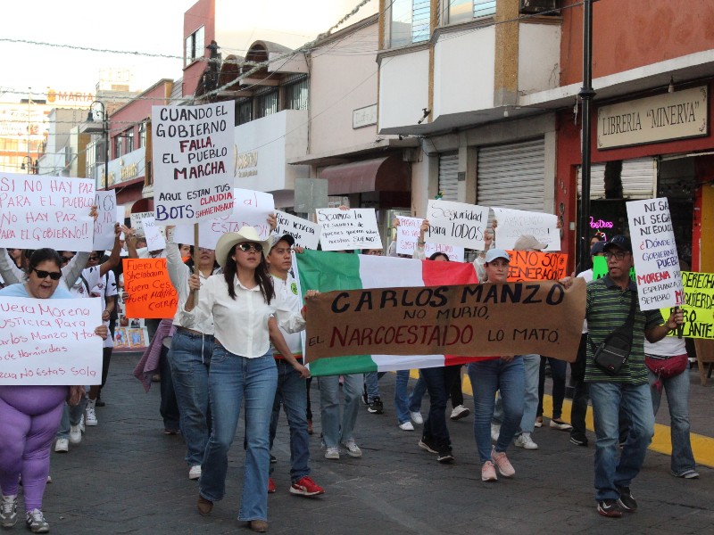 Marcha reúne a alrededor de 100 personas para exigir justicia