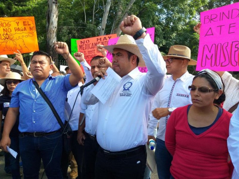 Marcha S-22 en Oaxaca piden mejoras al ISSSTE