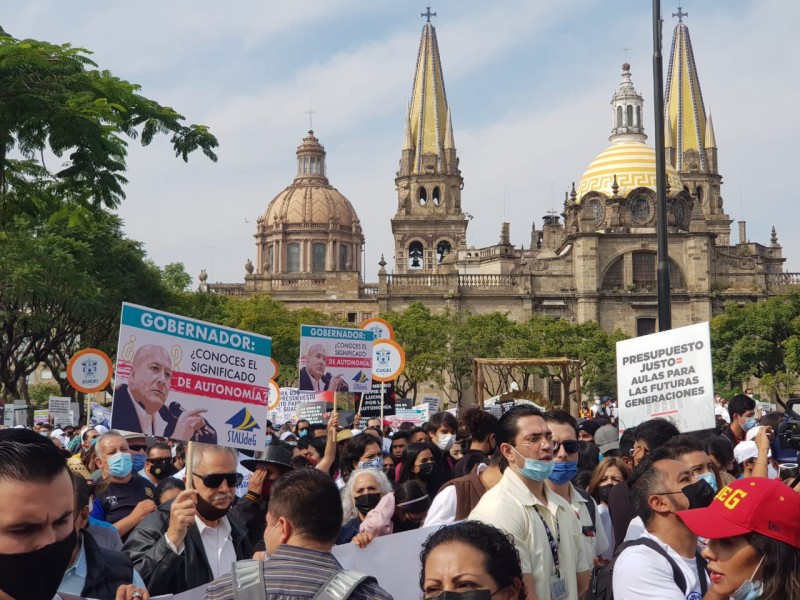 Marcha UdeG para pedir más presupuesto