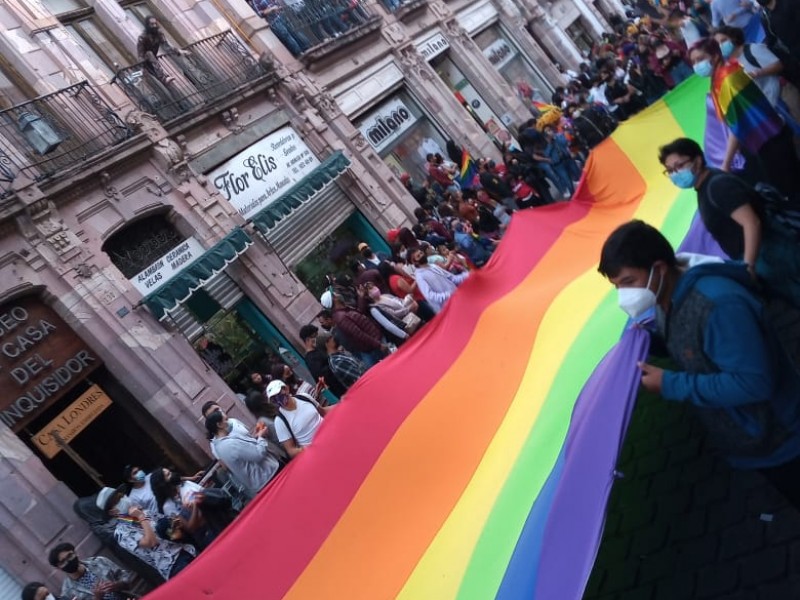 Marchan colectivos LGBTTTIQ+ en Zacatecas