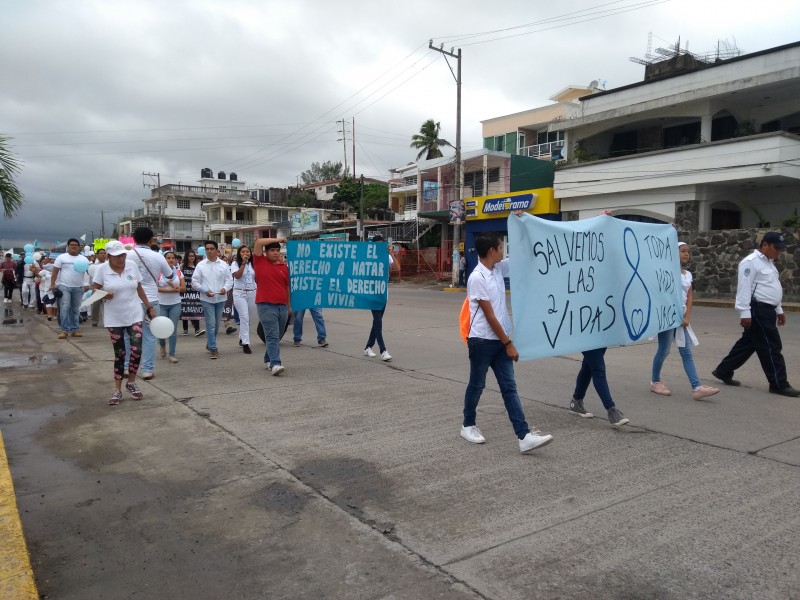 Marchan a favor de la vida en Tuxpan