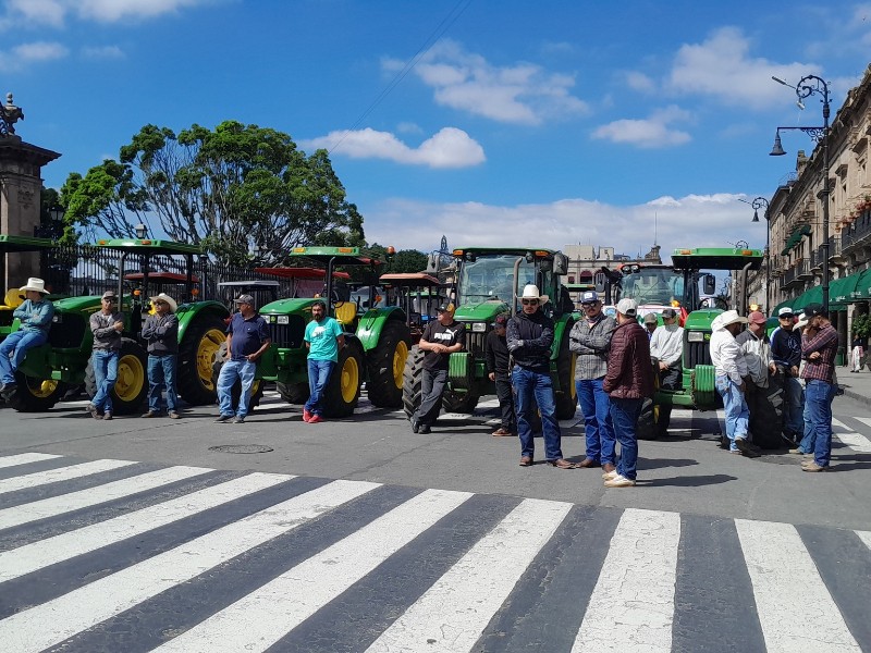 Marchan agricultores por precios justos del Maíz