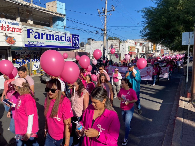 Marchan Alrededor de 700 Personas