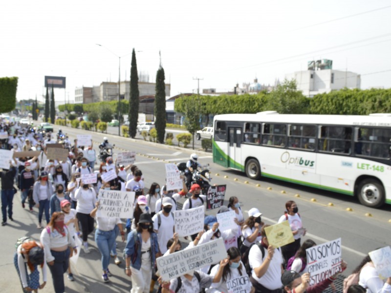Marchan alumnos de León para exigir justicia por Ángel