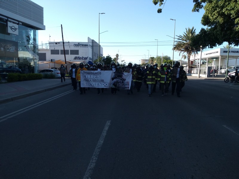 Marchan bomberos de Hermosillo para exigir exoneración en caso ABC