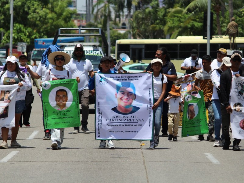 Marchan colectivos en Guerrero contra las desapariciones