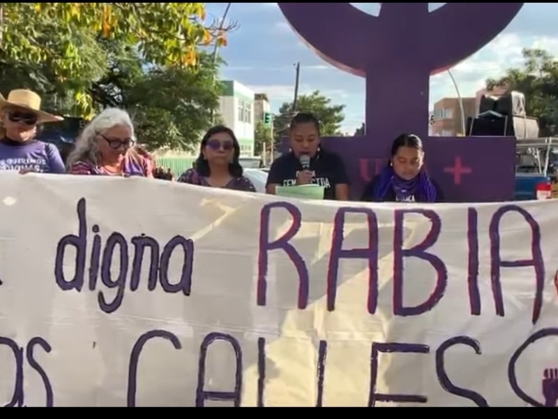 Marchan colectivos feministas, exigen justicia por víctimas de la violencia en Oaxaca