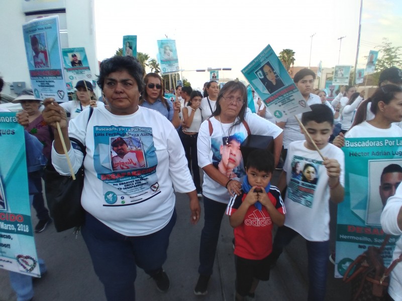Marchan colectivos por Día Internacional de Víctimas por Desaparición Forzada