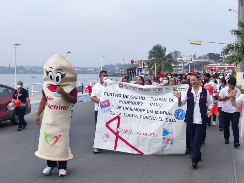 Marchan contra el VIH SIDA en Tuxpan