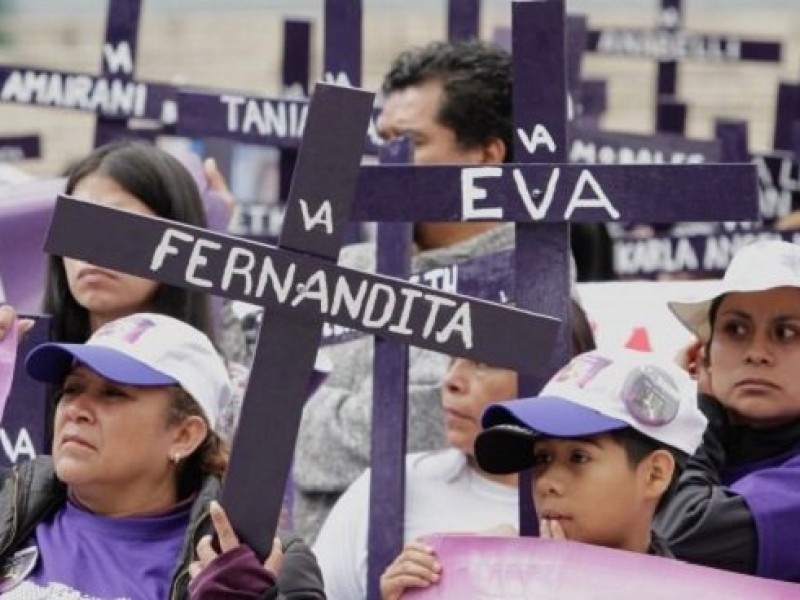 Marchan contra feminicidios en la Ciudad de México