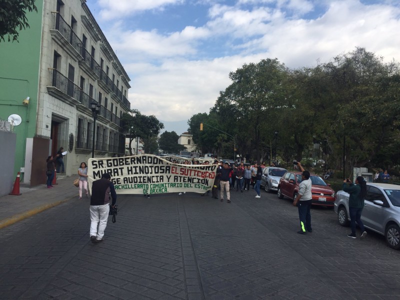 Marchan docentes del SUTTBCEO