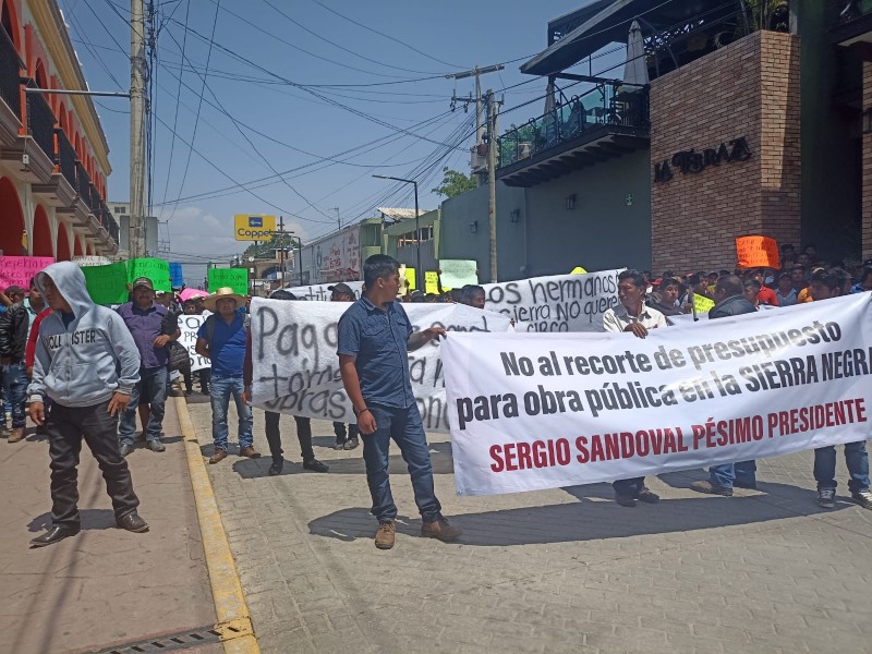 Marchan en Ajalpan, ayuntamiento no cumplió palabra y redujo presupuesto