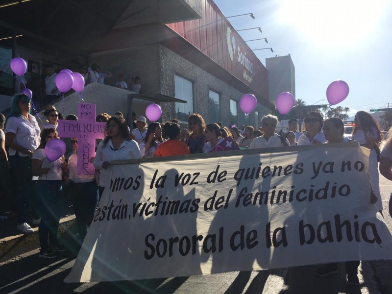 Marchan en centro de Guaymas contra feminicidios