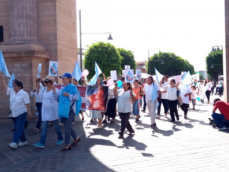 Marchan en favor de la vida