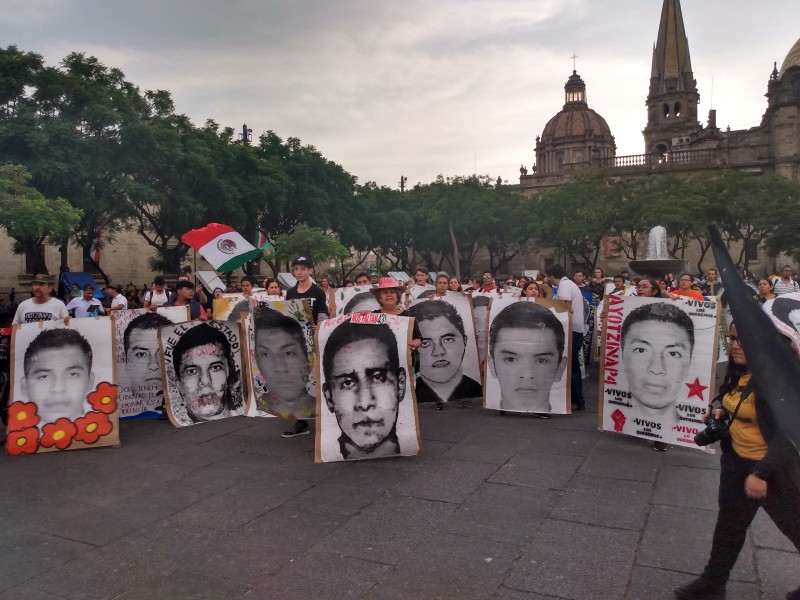 Marchan en Guadalajara a cinco años de Ayotzinapa