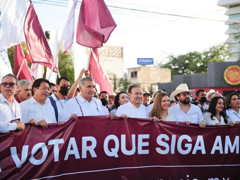 Marchan en Hermosillo en defensa del proyecto de la 4T