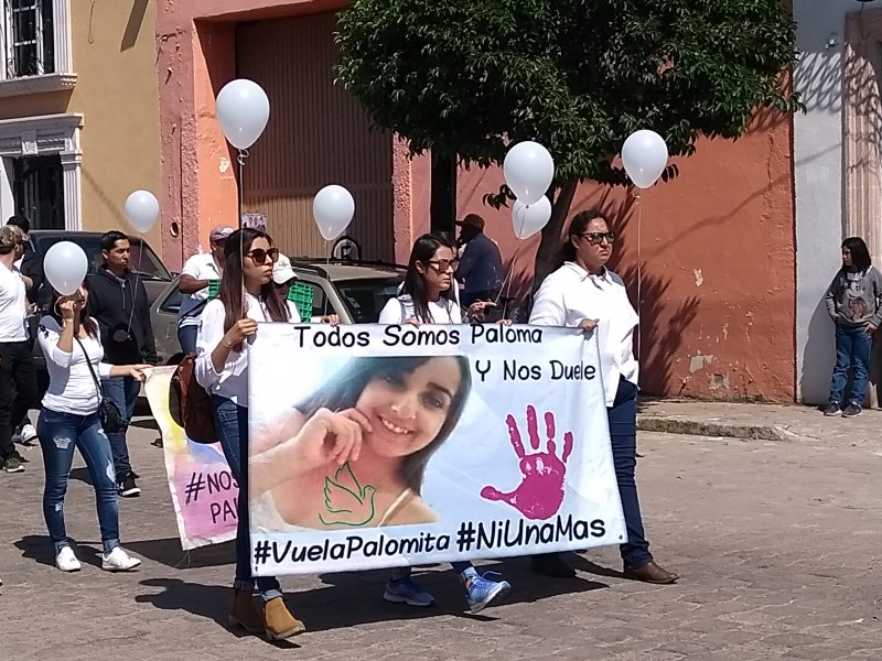 Marchan en honor a Paloma Jacaranda