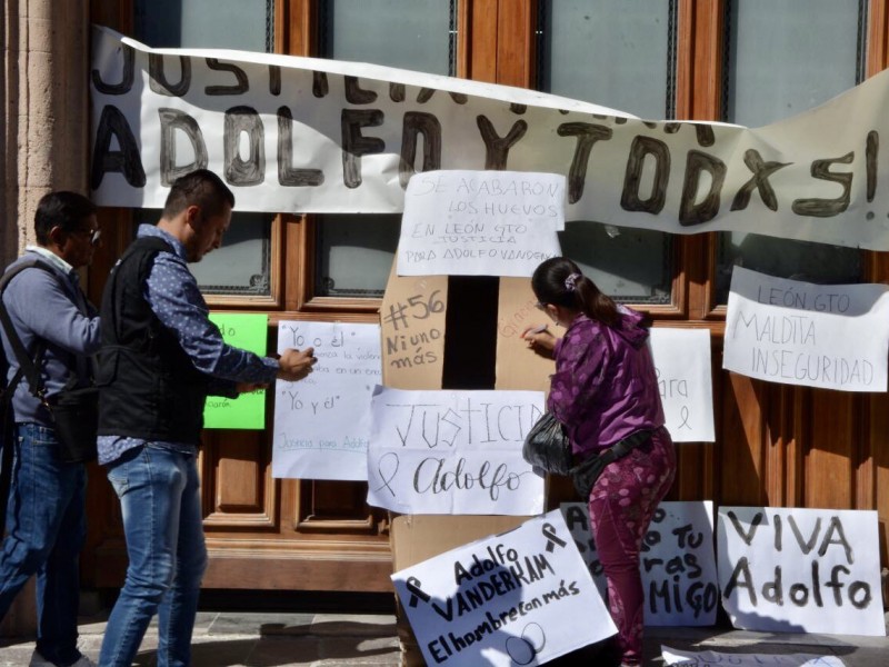 Marchan en honor y justicia por activista social Adolfo Vanderkam