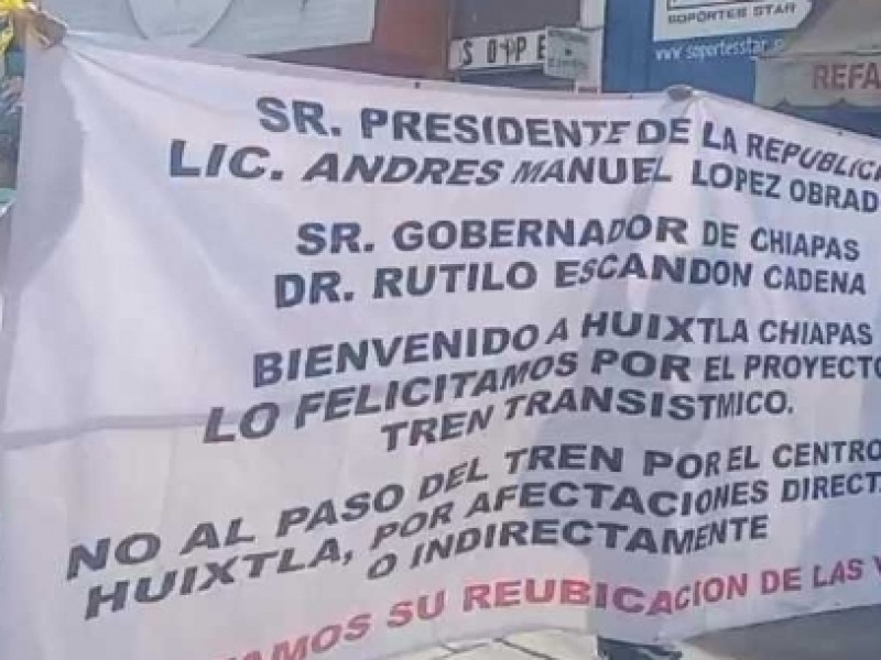 Marchan en Huixtla contra vías del tren transísmico