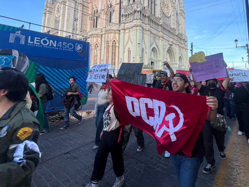 Marchan en León para exigir protección del agua y recursos naturales
