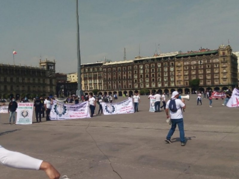 Marchan en México por el Día del trabajo