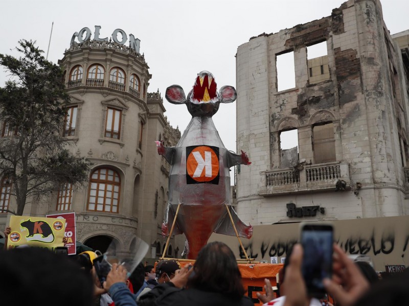 Marchan en Perú en contra de Keiko Fujimori