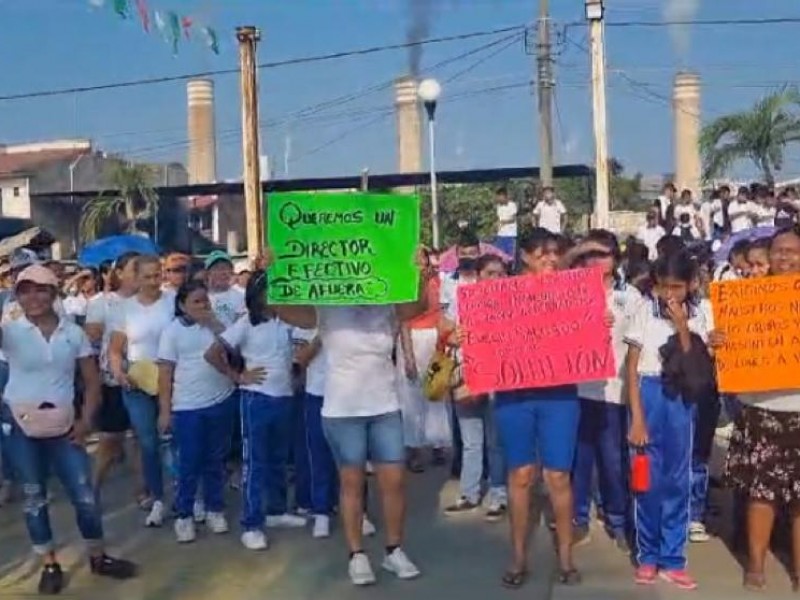 Marchan en Petacalco, exigen les envíen un director