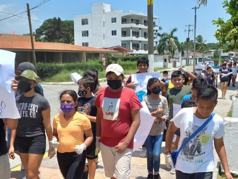 Marchan en pro del cuidado del medio ambiente