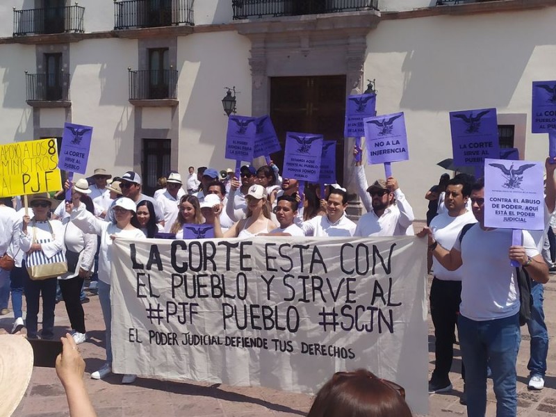 Marchan en Querétaro por la SCJN