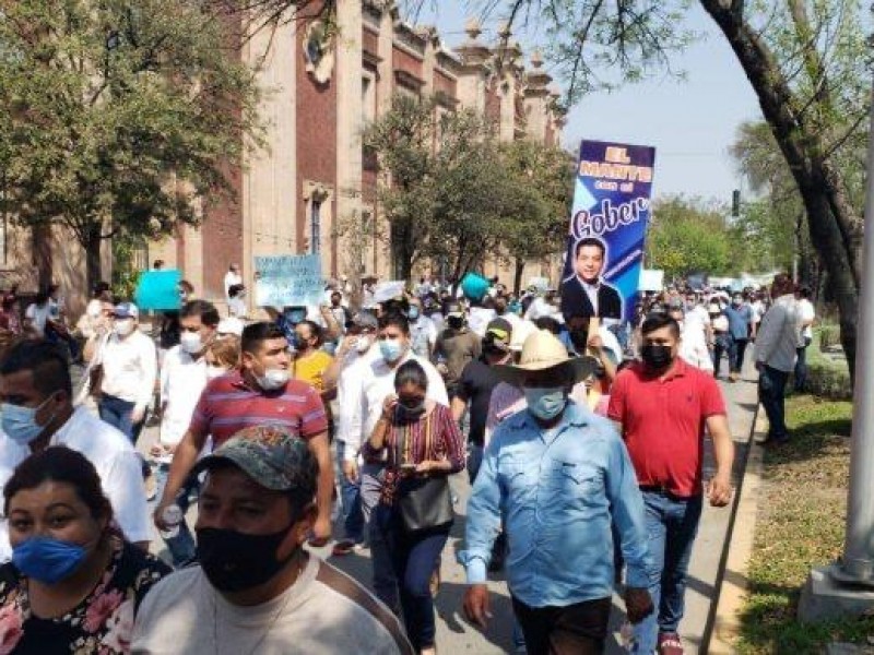 Marchan en respaldo a García Cabeza de Vaca