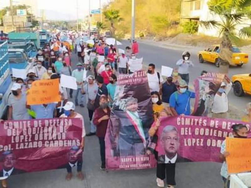 Marchan en Salina Cruz en apoyo a Daniel Méndez