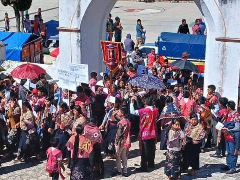 Marchan en Zinacantán para pedir paz