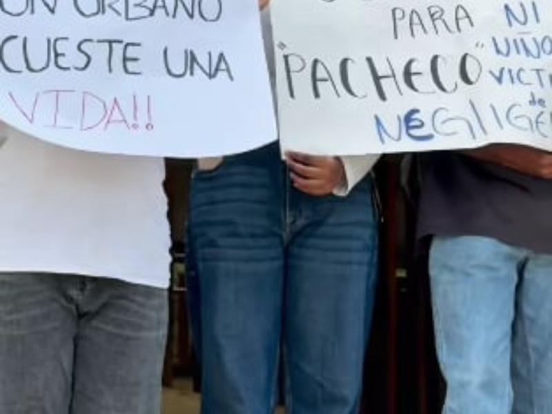 Marchan estudiantes en Salina Cruz para exigir justicia por José Elías