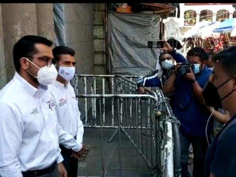 Marchan estudiantes normalistas de Oaxaca; entregaron pliego petitorio