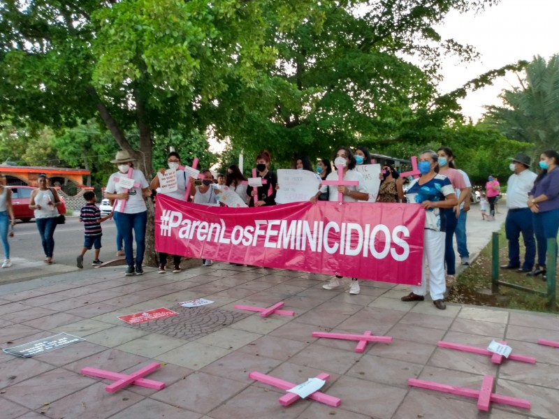 Marchan exigiendo justicia para Rosalía en Empalme