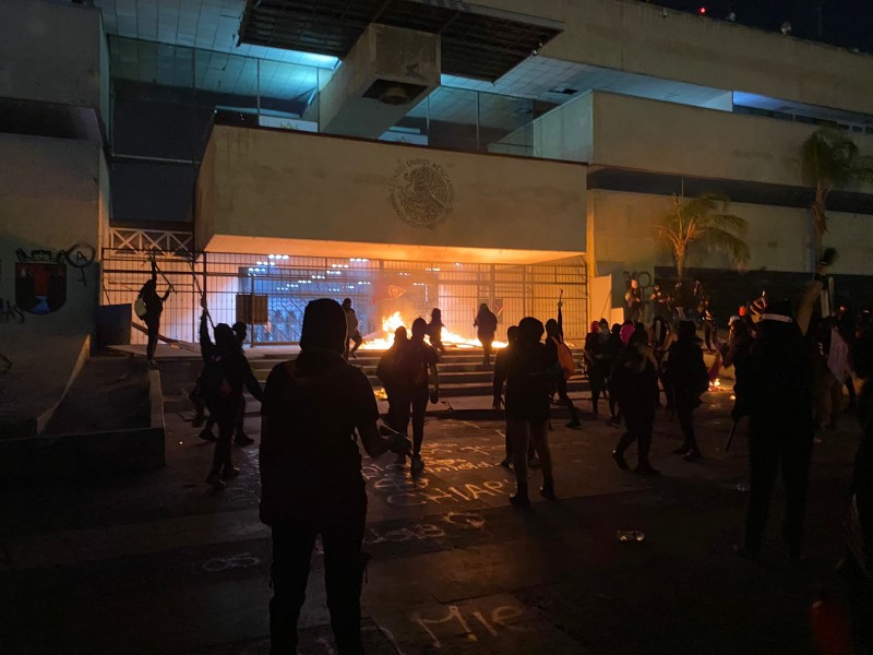 Marchan feministas en Tuxtla Gutiérrez