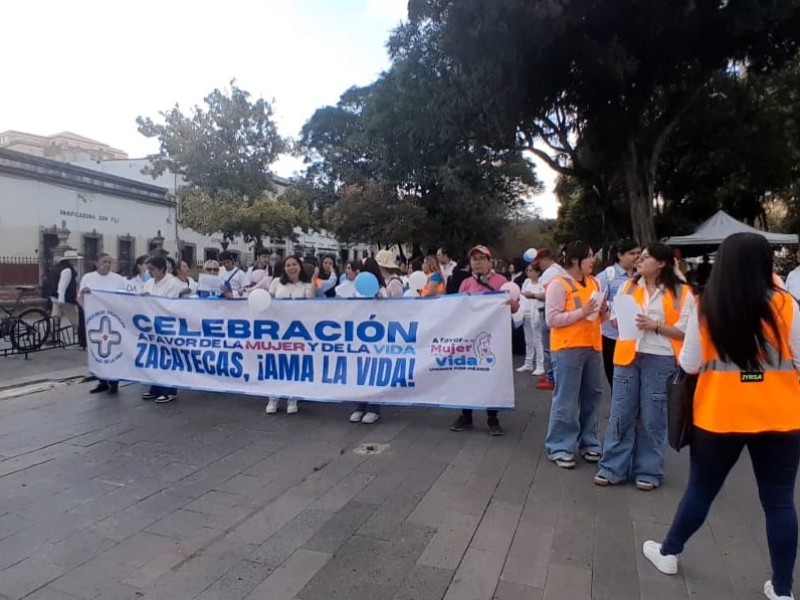 Marchan grupos religiosos a favor de la vida
