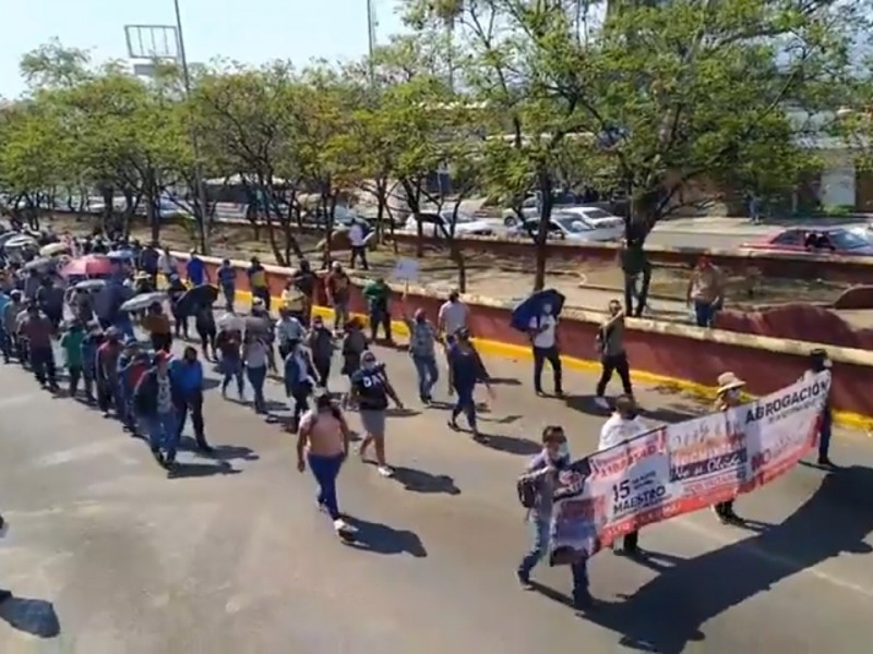 Marchan la Sección 22 de la CNTE en Oaxaca