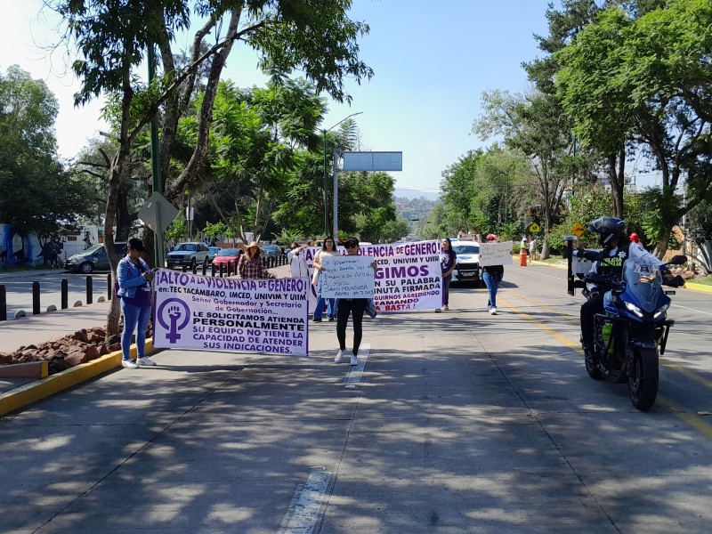 Marchan maestras para exigir cese al acoso sexual en escuelas