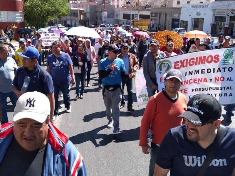 Marchan maestros del Cobaez por su pago