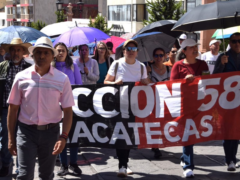 Marchan más de 3 mil maestros. Rechazan regresar a clases