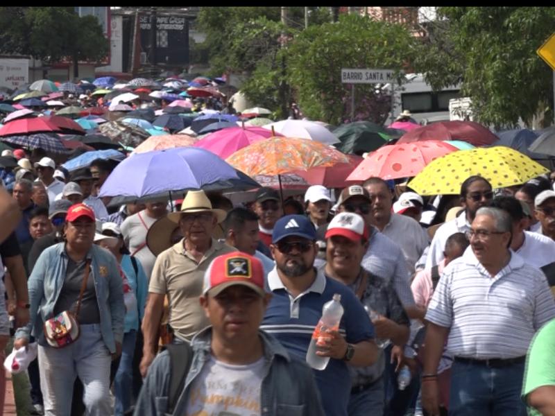 Marchan miles de maestros, condenan asesinato de docente en el Istmo
