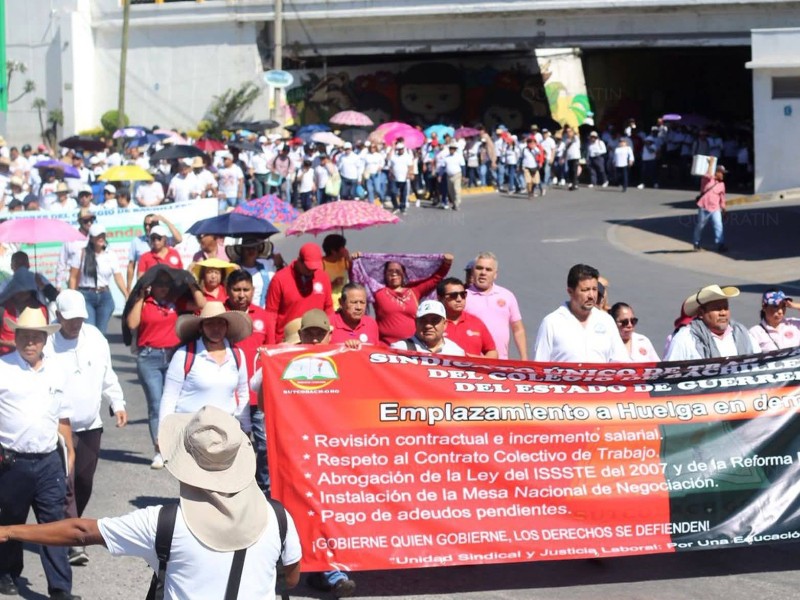 Marchan miles de sindicalizados del Cobach en Chilpancingo