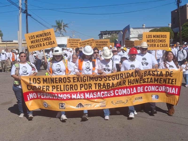 Marchan mineros y geólogos para exigir seguridad a las autoridades