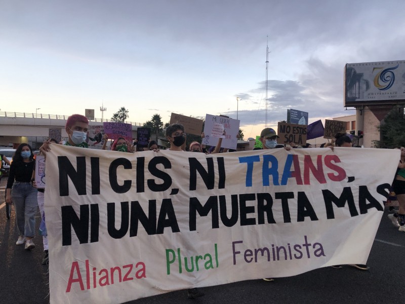 Marchan mujeres por la eliminación de la violencia de género