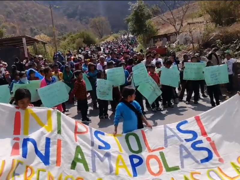 Marchan niños en Alcozacán para exigir seguridad